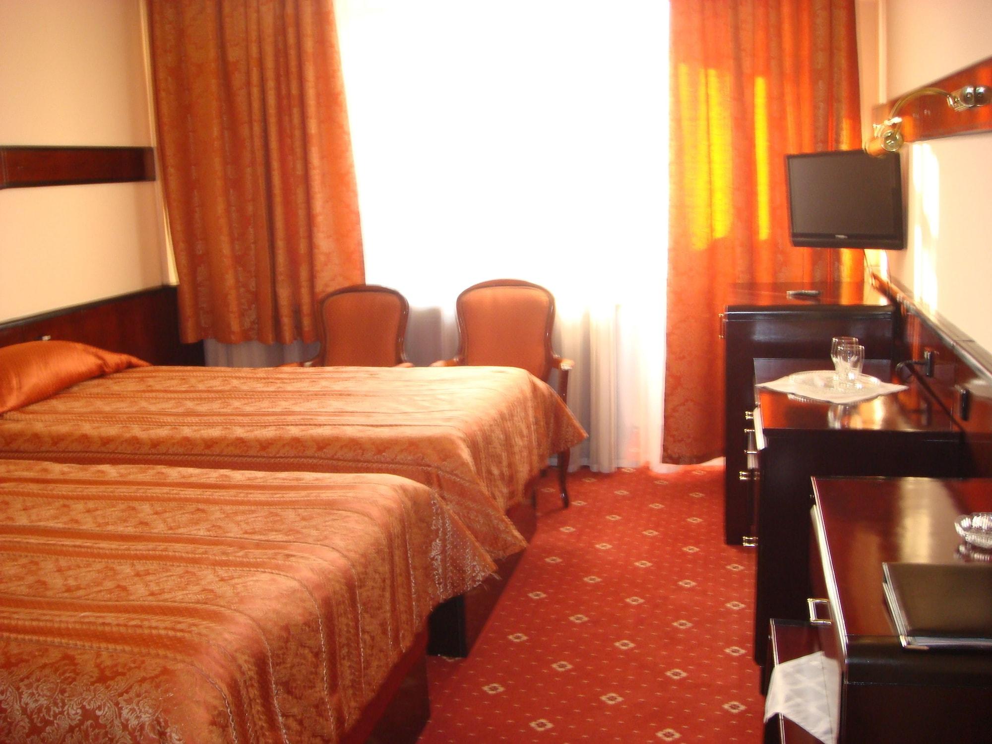 מלון אלמטי Otrar מראה חיצוני תמונה